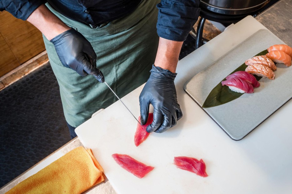 Fish Selection in Sushi: Understanding Grades and Cuts Fresh sushi and sashimi showcasing different fish grades and cuts